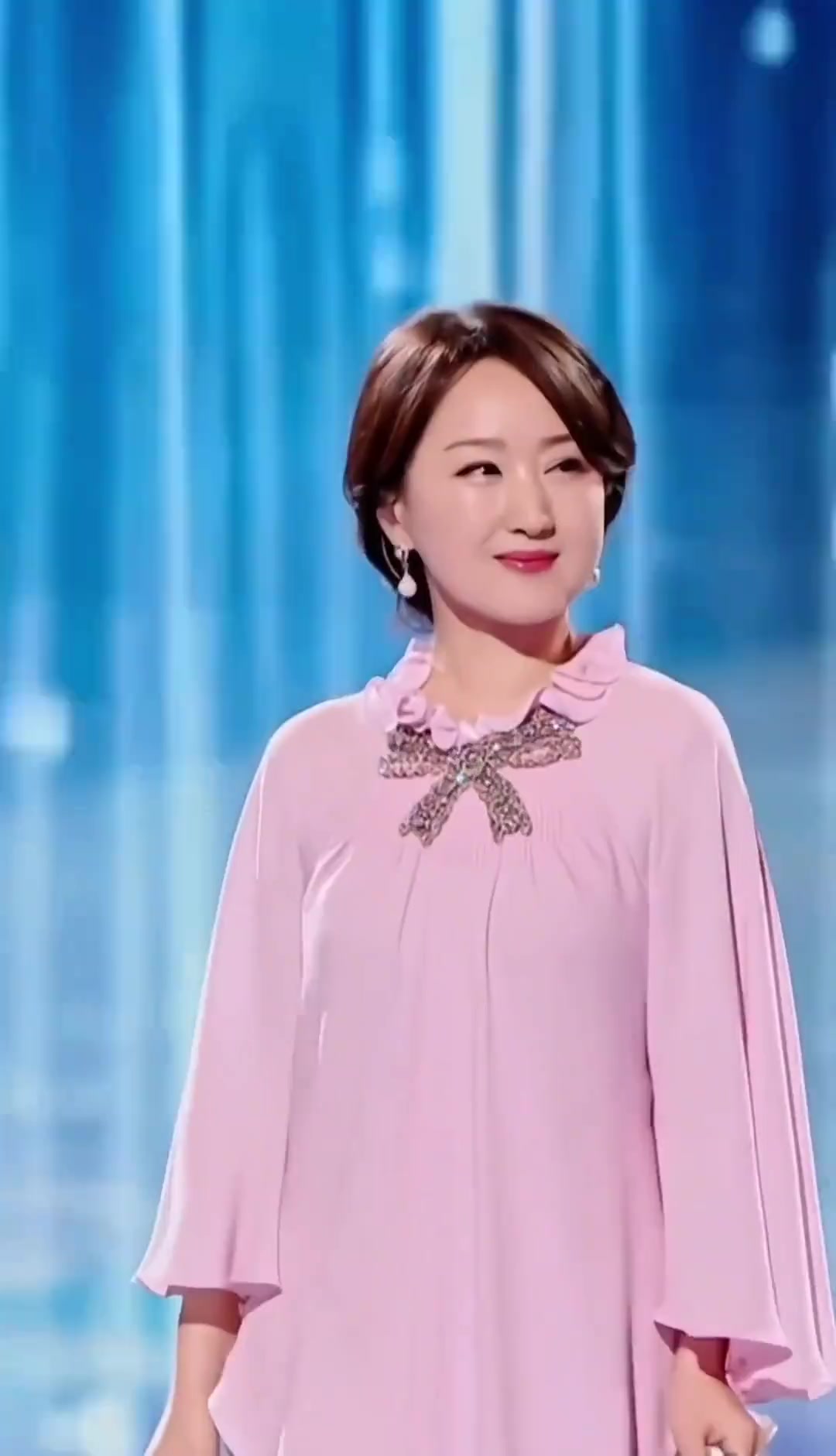 杨钰莹湖南卫视中秋夜太美,民国脸超惊艳