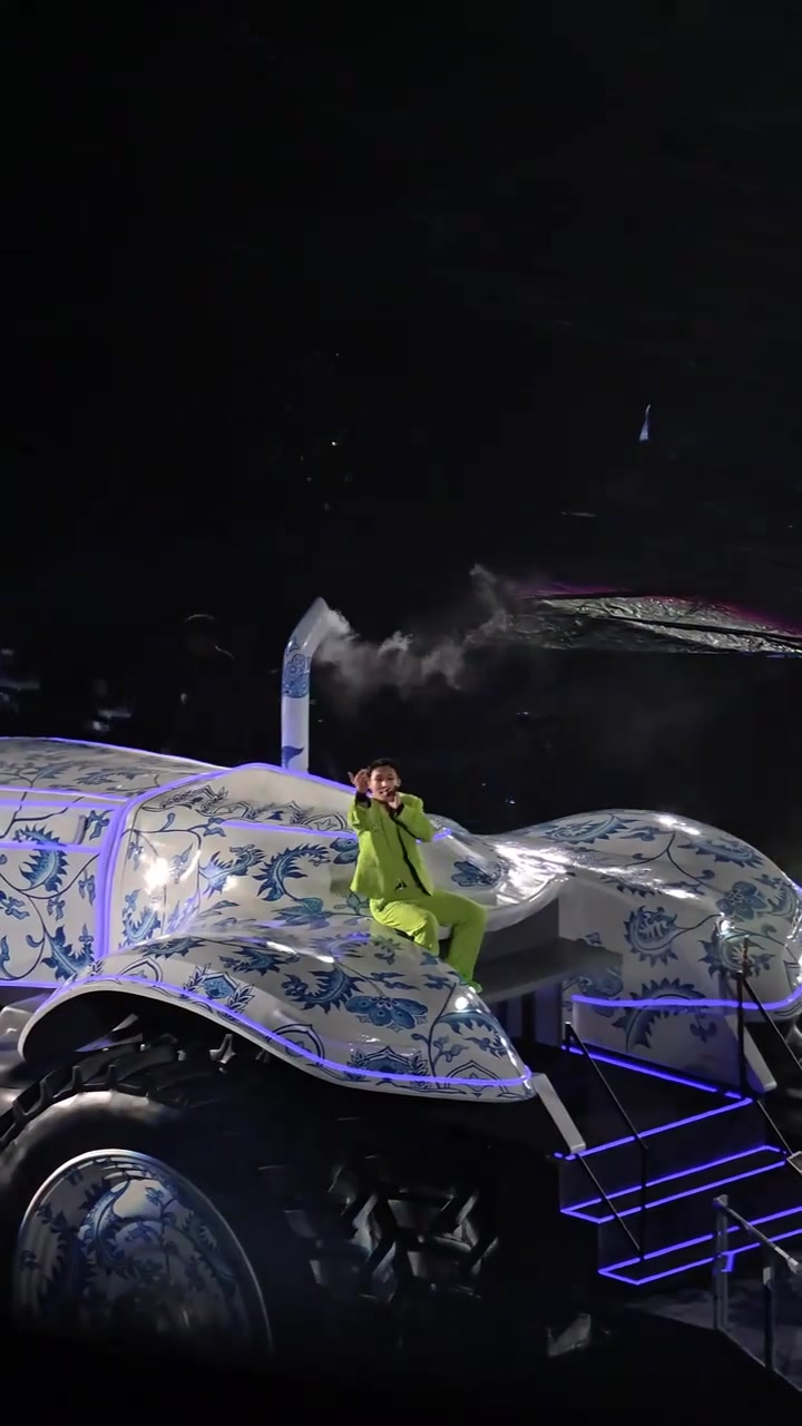 终于登上张艺兴的拖拉机