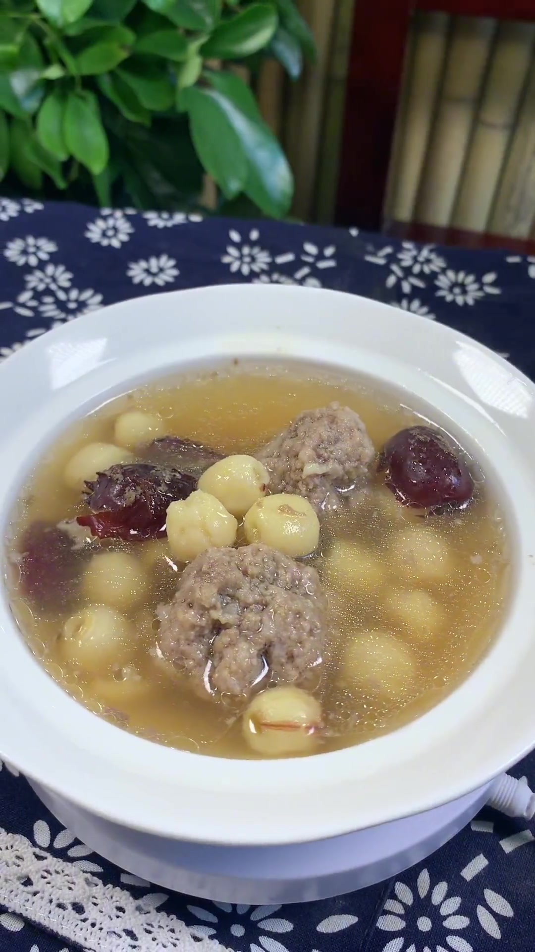 红枣肉丸莲子汤,一起下锅超好喝,不好喝找我