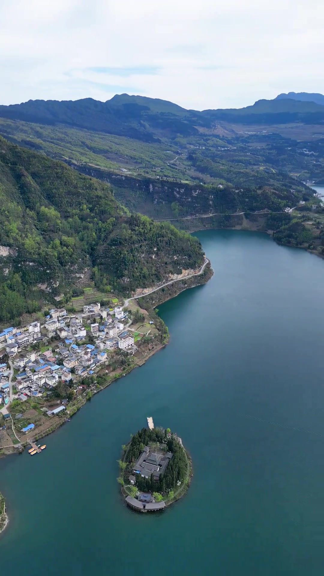 一起领略四川省雷波县马湖风景区全景