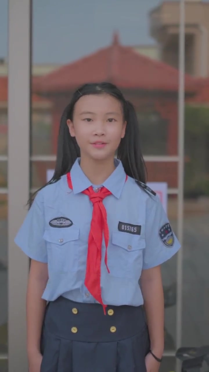 番禺区东城小学《文明出行,快乐随行》郑熙儿姐弟
