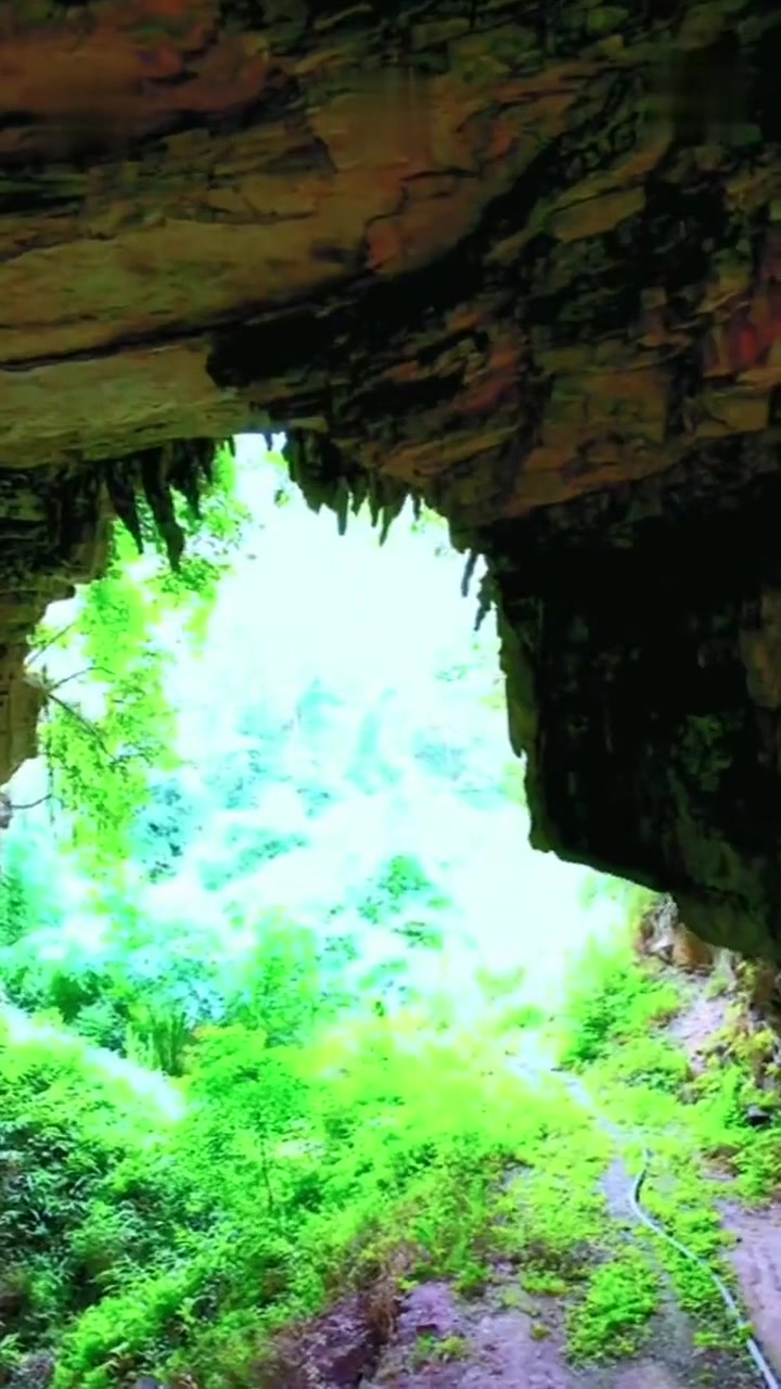 神秘穿山洞,领略大自然鬼斧神工的自然奇观!