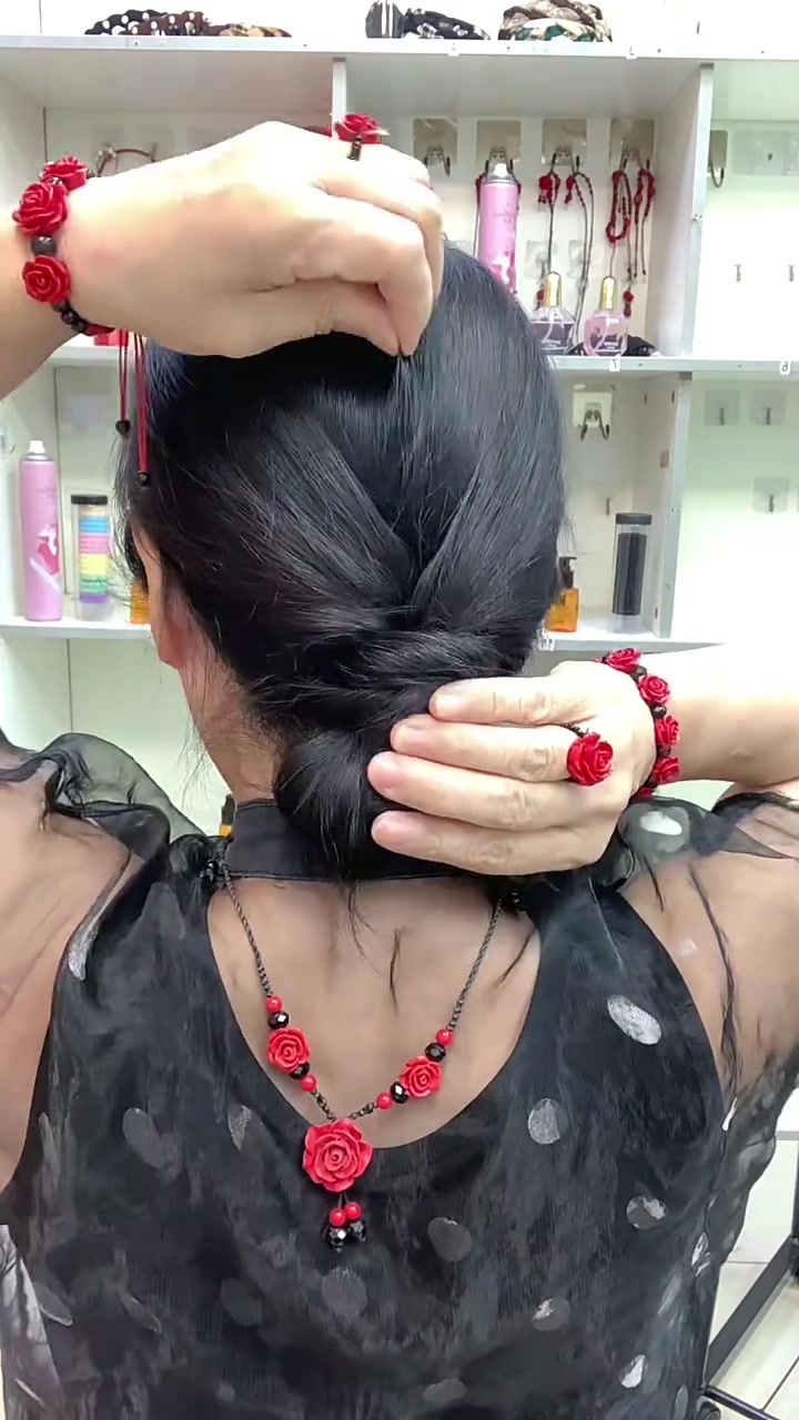 丸子头简单扎发