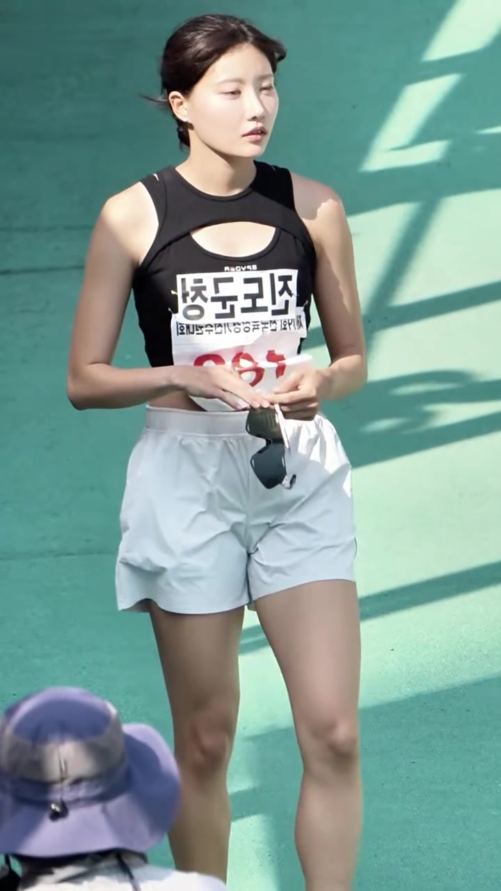 韩国美女田径运动员虽然穿着短裤,但依旧遮挡不住她的好身材!
