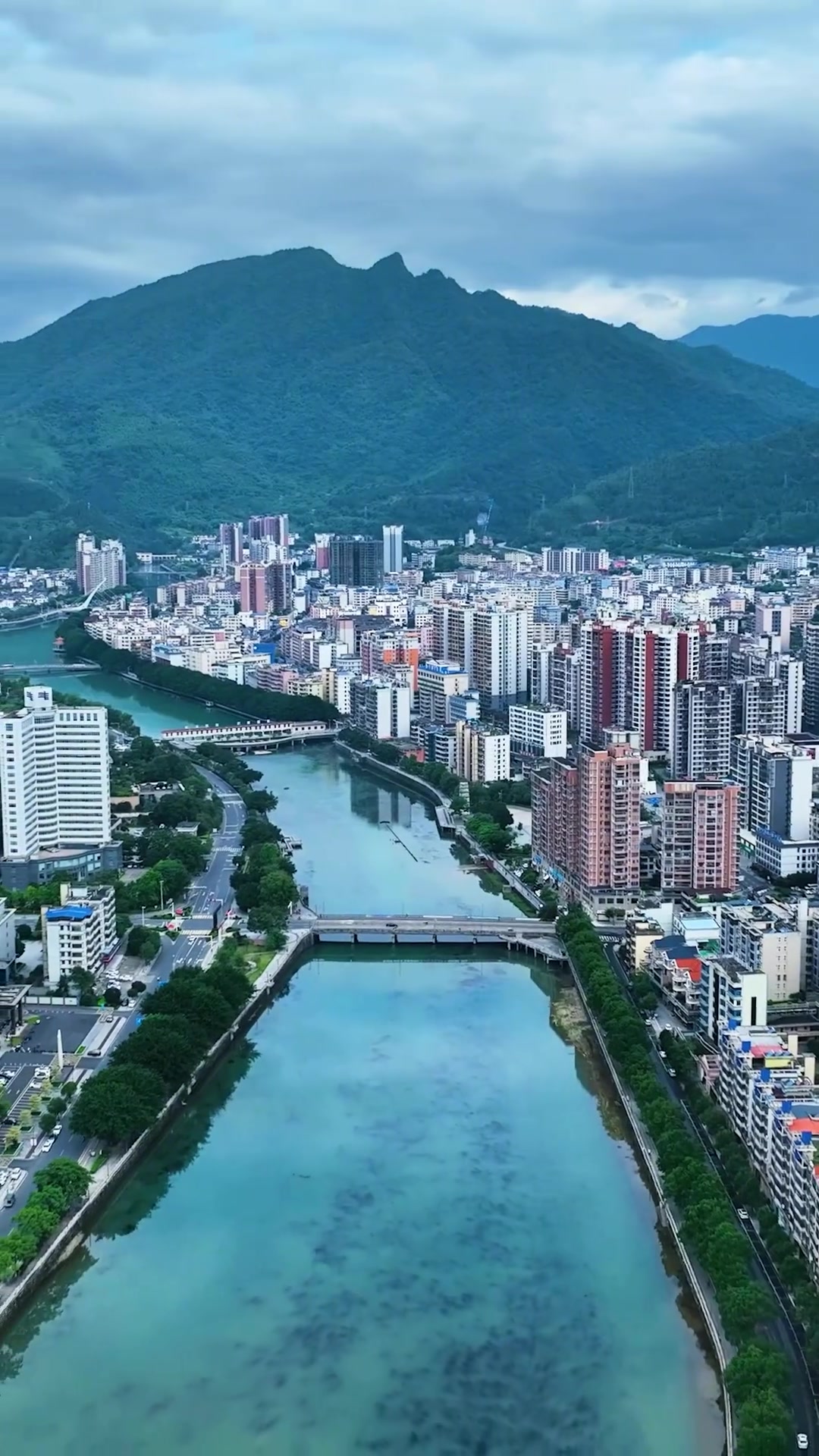 美丽山城乳源小县城,一江两岸南水河晨雾美