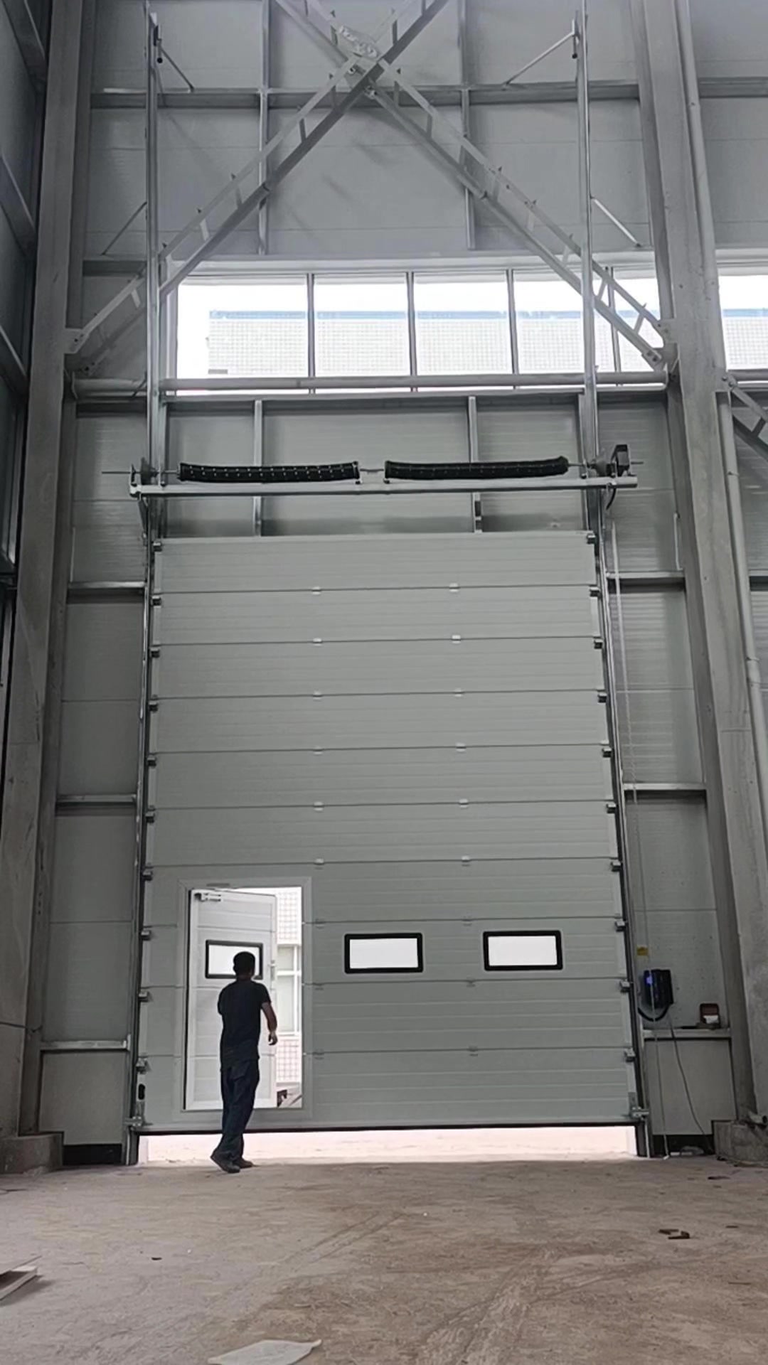 江苏东方液压获得一种提门式卧式液压打包机专利节约人力本钱