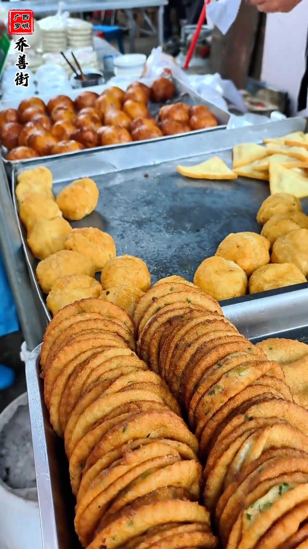 广西罗城乔善街菜市场的传统手艺街头美食