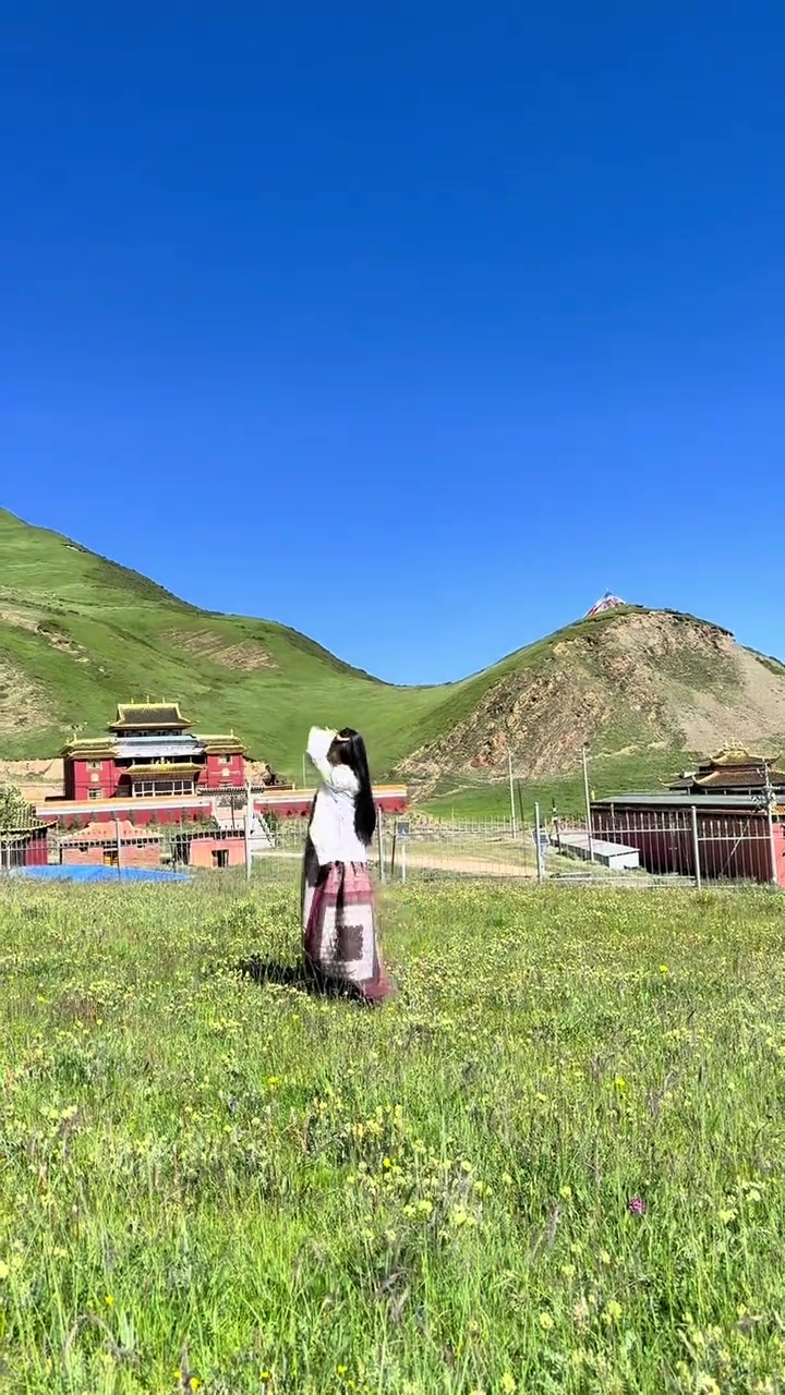 秘境果洛和师父到寺院,青海省果洛州甘德县龙什加寺