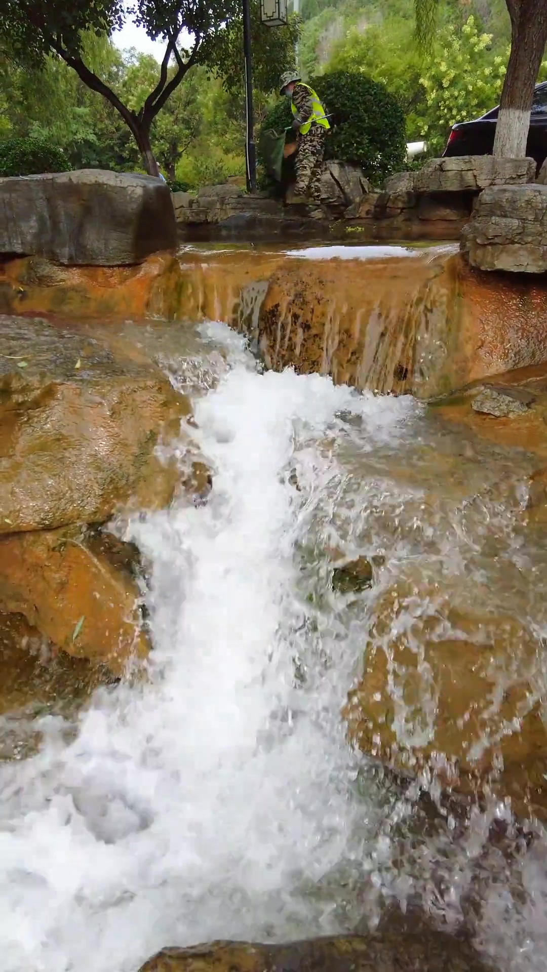 神头文姜湖边的泉水变清澈了