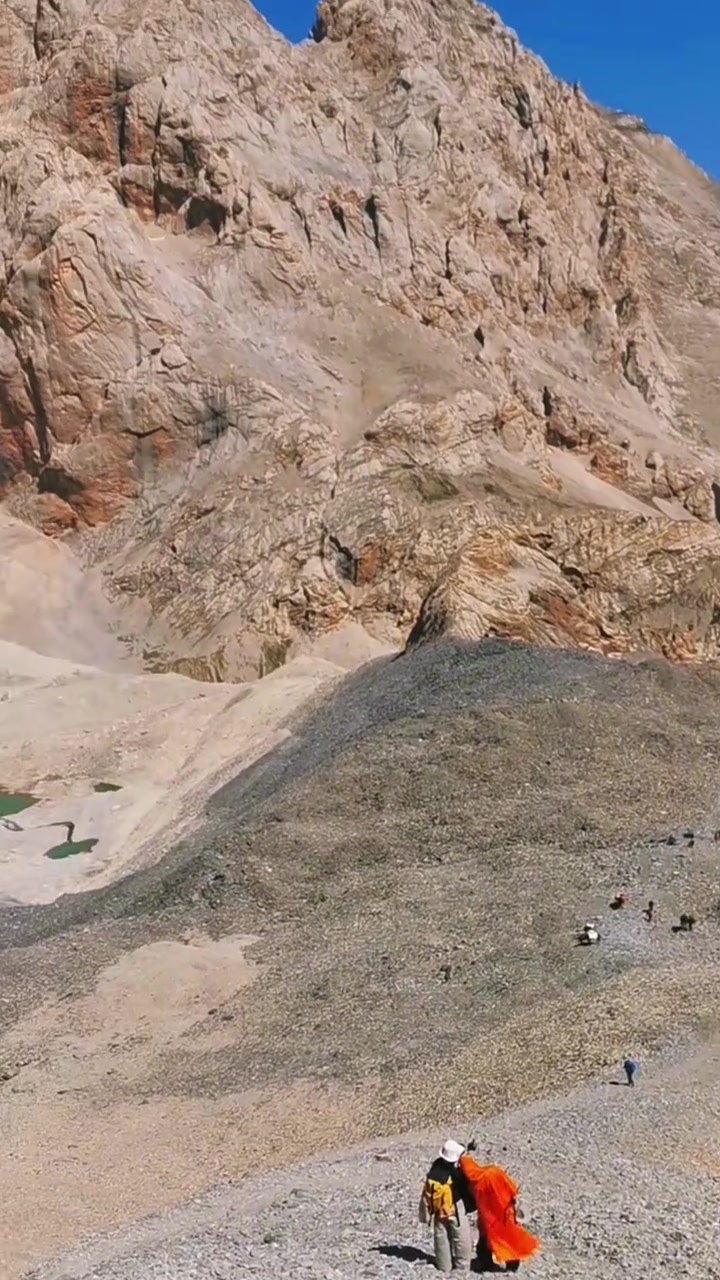 要翻过这海拔1100m最高的达坂