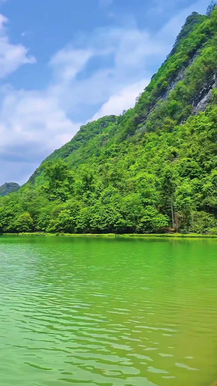 静静的山,柔柔的水,山水相恋永不变