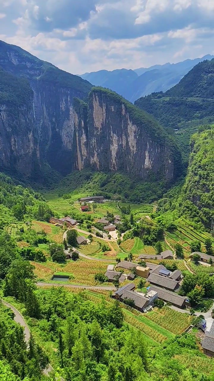 旱夔门位于重庆市奉节县