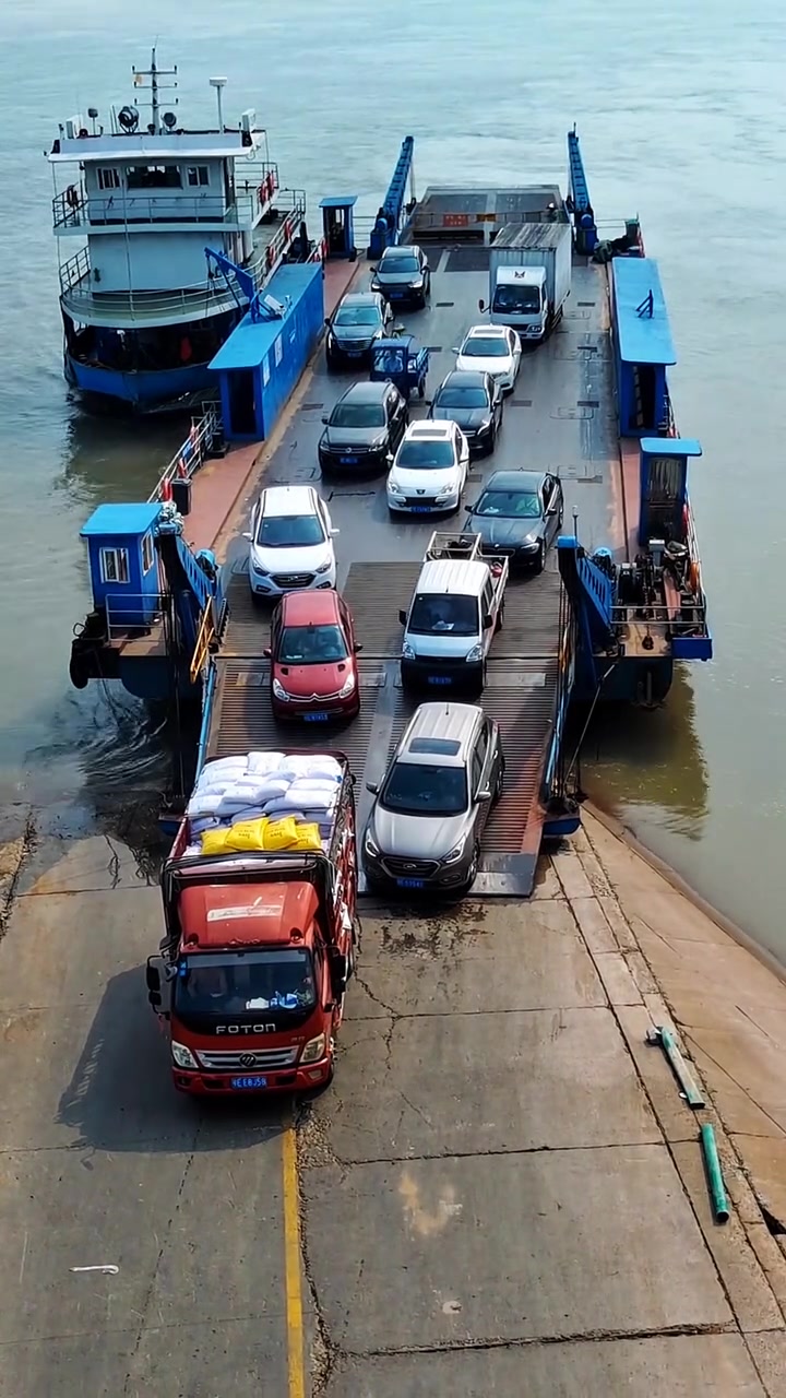 长江汽渡船靠岸下车 记录我的跑船时光机